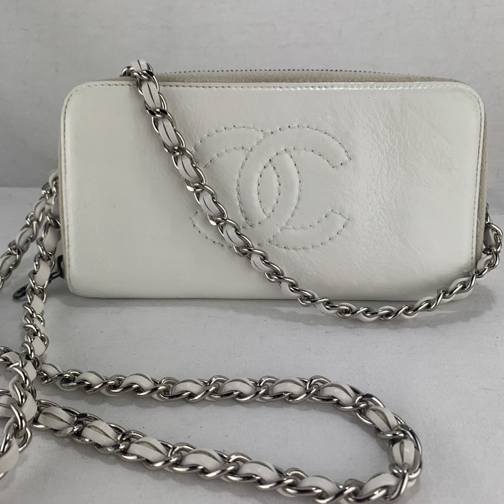 CHANEL White CC Logo Zip Wallet on Chain, wallet purse
